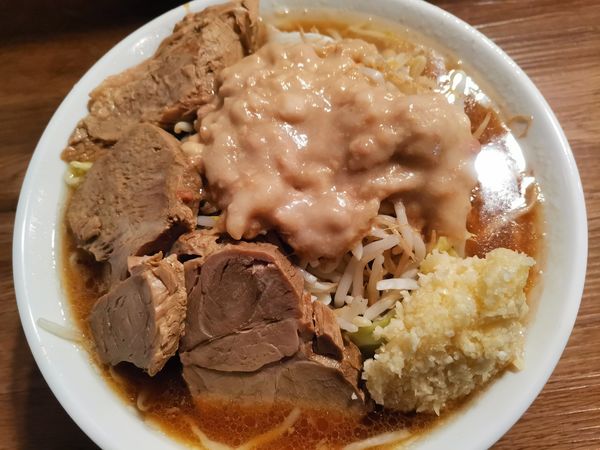 「ラーメン(醤油)＋豚チョイ増」@ラーメンたろうの写真