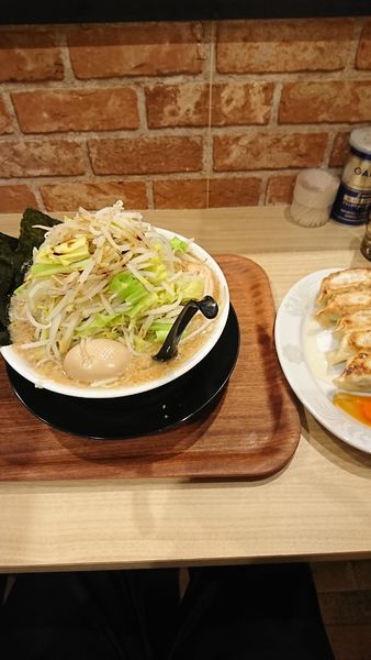 「特製豚麺野菜特大ニンニク大チャーシュー味玉海苔」@麺屋けんしんの写真