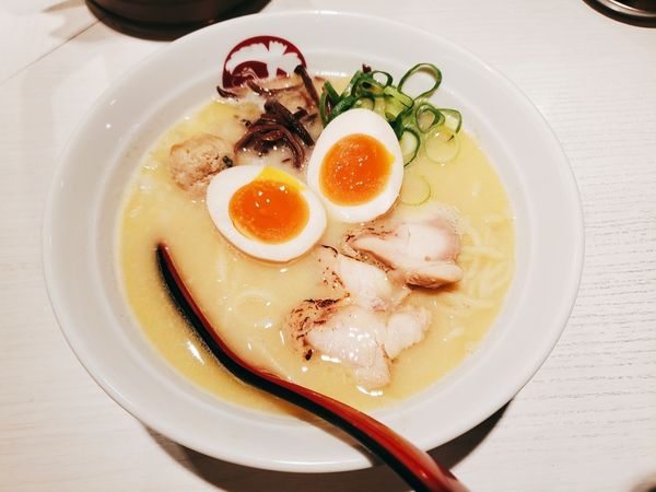 「味玉濃厚鶏白湯そば(白)」@濃厚京鶏白湯 めんや美鶴の写真