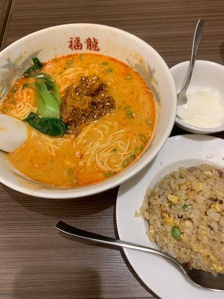 「担々麺・半炒飯セット 700円」@福龍酒家の写真