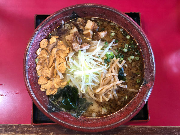 「黒マー油ニンニク味噌らーめん」@満天家 小山店の写真