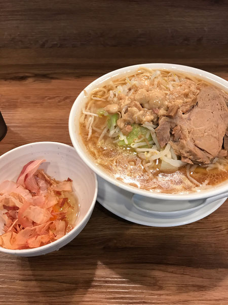 「ラーメン300g(アブラ増し、生卵)」@ラーメンたろうの写真