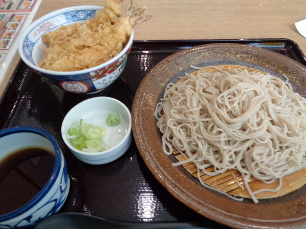「スペシャル十割そばセット（海老天丼）990円」@十割そば会 福島西口本店の写真