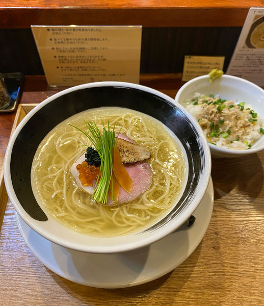 「限定・のどぐろ煮干の白醤油そば¥990&茶漬けご飯¥200」@麺処しろくろの写真