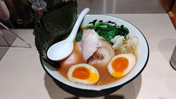 「ひなわラーメン 950円」@地鶏豚骨らーめん ひなわの写真