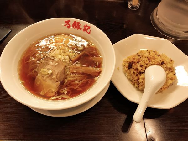 「半チャーハンセット」@万豚記 飯倉店の写真
