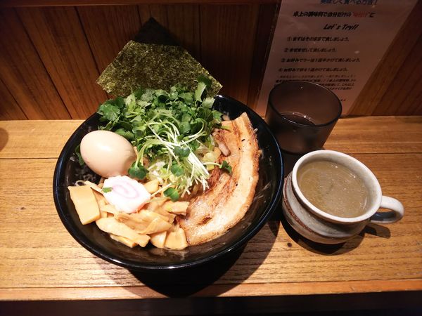 「エンジン油そば(味玉とパクチー追加)」@油そば専門店 エンジンの写真