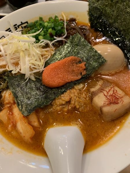 「とんこつ（赤）オールスターズ」@元祖 麺屋 原宿 名古屋金山店の写真