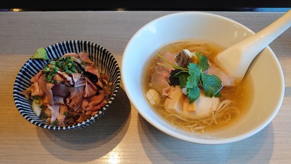 「芳醇真鯛そば 800円 + チャーシュー丼 450円」@寿製麺よしかわ 坂戸店の写真