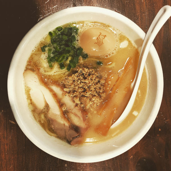 「白鶏ラーメン煮卵」@鶏の穴の写真