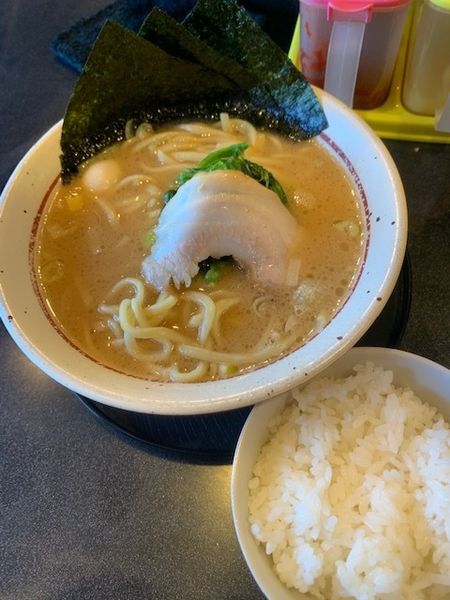 「ラーメン 700円 半ライス 100円」@横浜家系 だるま家の写真