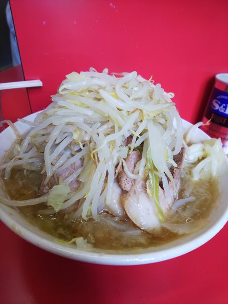 「ブタ入りラーメン ちょいヤサイ、アブラ、カラメ」@ラーメン二郎 三田本店の写真