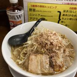 ラーメン大盛・トッピング基本ニンニクなし（９００円）