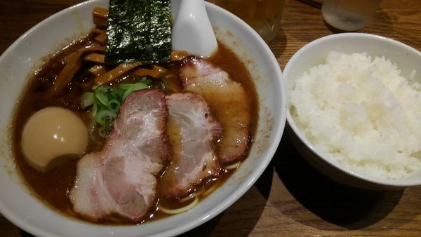 「特製うめやそば、ライス、メンマ、ビール」@中華そば うめやの写真