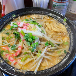 【期間限定】カキ味噌ラーメンなべ焼きスタイル990円