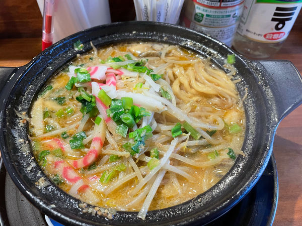 「【期間限定】カキ味噌ラーメンなべ焼きスタイル990円」@らーめん・つけめん 八角の写真