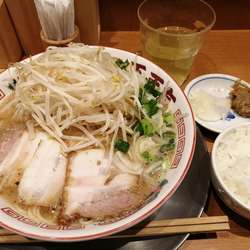 らーめん　650円　追いもやし、めし小　各50円