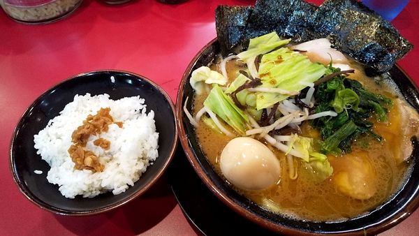 「中盛りチャーシューメン+Bセット+小ライス」@家系ラーメン王道 王道之印の写真