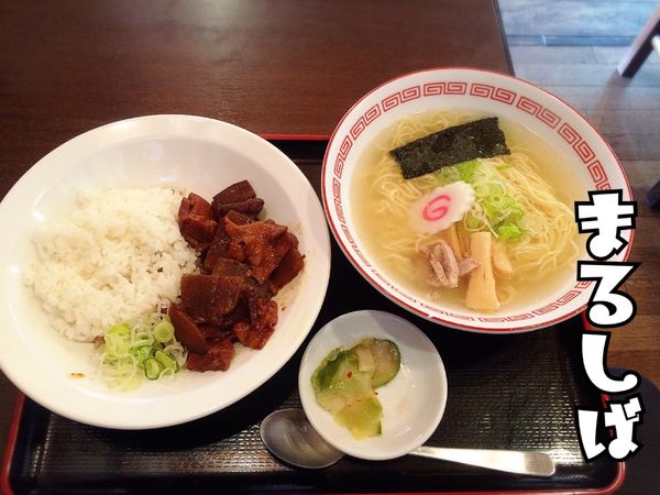 「Aセット(塩ら〜めん･半ライス)￥900」@煮込み食堂 まるしばの写真