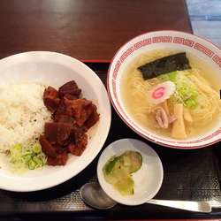 Aセット(塩ら〜めん･半ライス)￥900