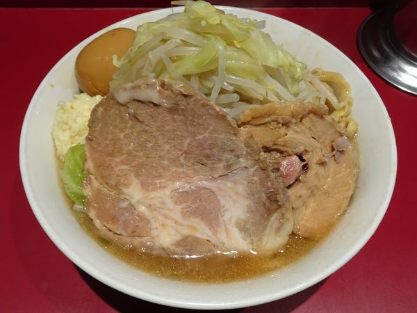「ラーメン（750円）＋味付け玉子　ヤサイニンニクカラメ」@ラーメン二郎 荻窪店の写真