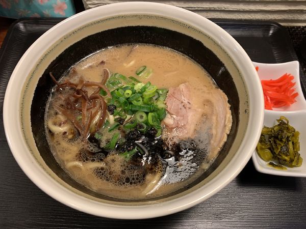 「濃厚豚骨らぁめん800円」@ラーメン ハナレの写真
