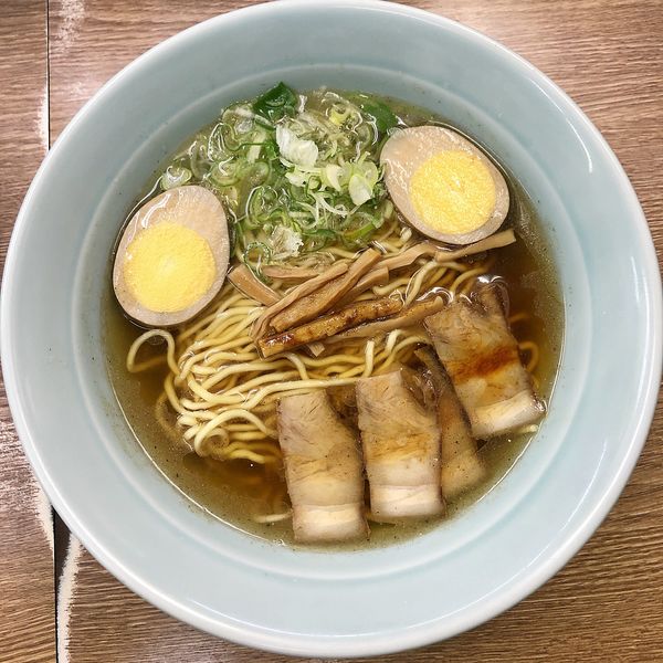 「ラーメン＋味玉クーポン＋チャーシューおこわ￥７００」@名代らーめん 航海屋 新宿店の写真