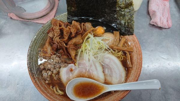 「キンキ出汁悪いラーメン＋超悪い肉＋味玉＋生卵＋海苔」@覆麺 智の写真