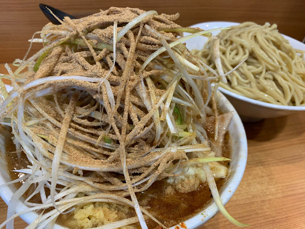 「小つけ麺　豚マシ　生姜　ネギ　和風BB ニンニク　野菜　脂」@ラーメン二郎 八王子野猿街道店2の写真