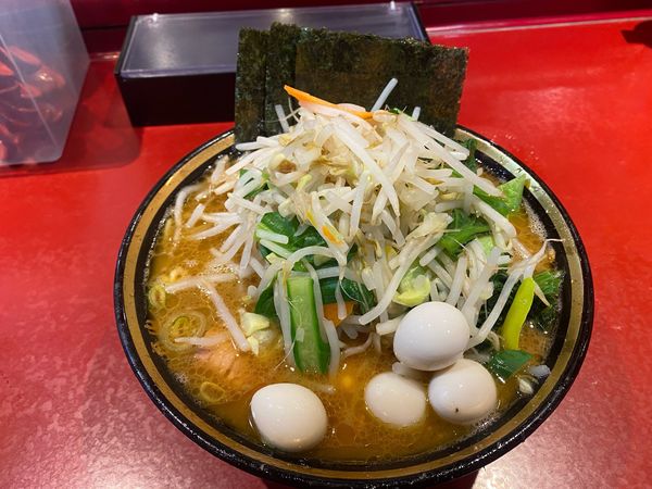 「中盛ラーメン＋野菜畑＋うずら」@厚木家の写真