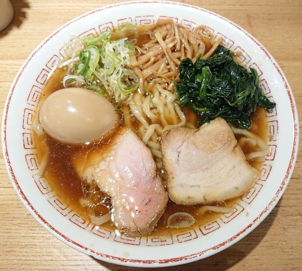 「中華そば醤油＋煮卵＋ほうれん草」@超多加水自家製手揉み麺 きたかた食堂の写真