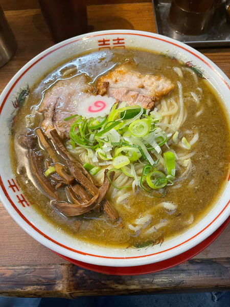 「極煮干しらーめん大盛り」@肉煮干し中華そば さいころの写真