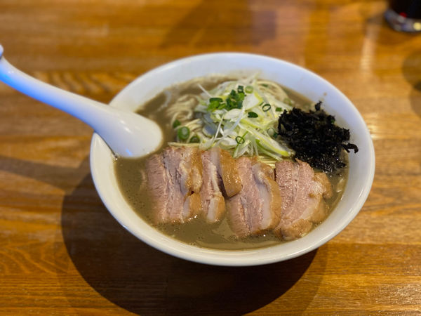 「濃厚煮干そば＋チャーシュー」@中村屋総本山の写真