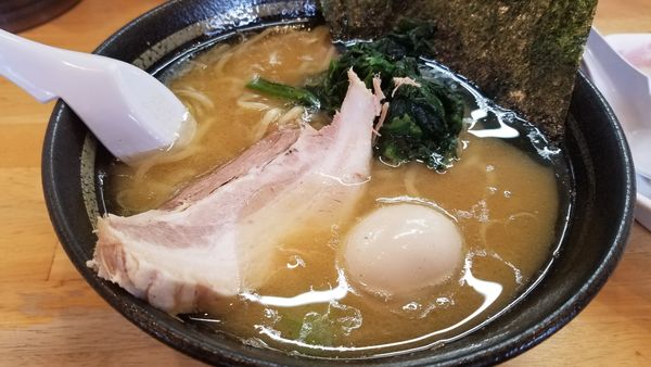 「豚骨醤油　味玉トッピング」@らぁめん 鶏支那屋の写真