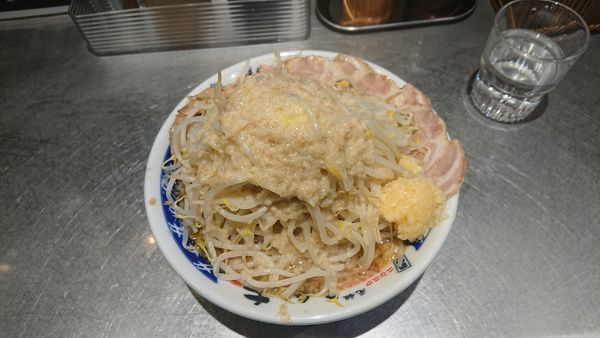 「らーめん並(720円)チャーシュー(180円)ニンニクアブラ」@らーめん大 蕨店の写真