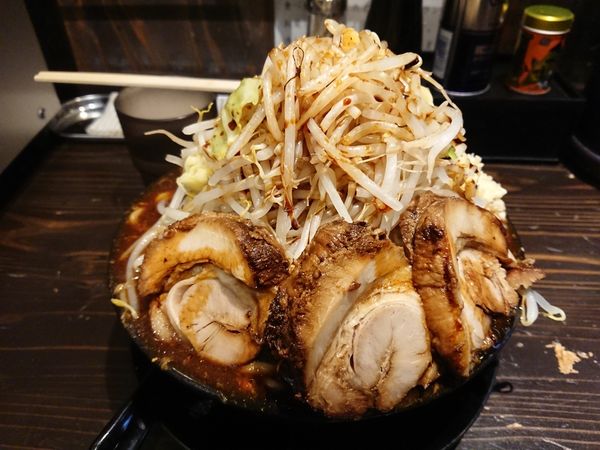 「カネシ醤油ラーメン 大＋豚」@麺や 久の写真