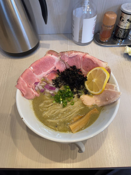 「特濃牡蠣中華そば（1100円）」@人生夢路 徳麺の写真