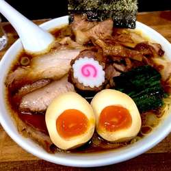 醤油チャーシュー麺