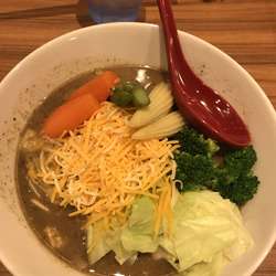 チーズと温野菜にぼしラーメン