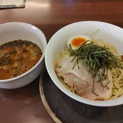 えび風味のほろにが味噌つけ麺