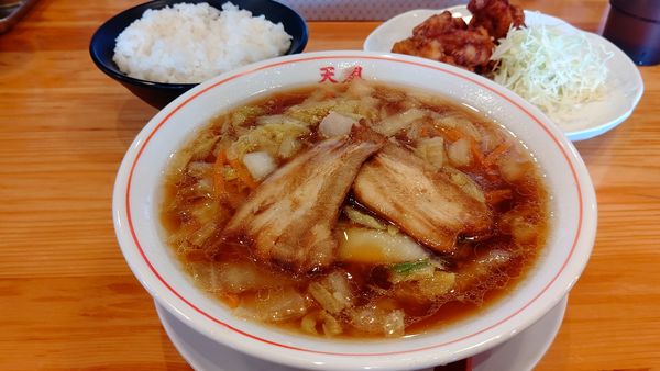 「天風ラーメン＋唐揚げセット、ライス大」@奈良天理ラーメン 天風 豊川店の写真