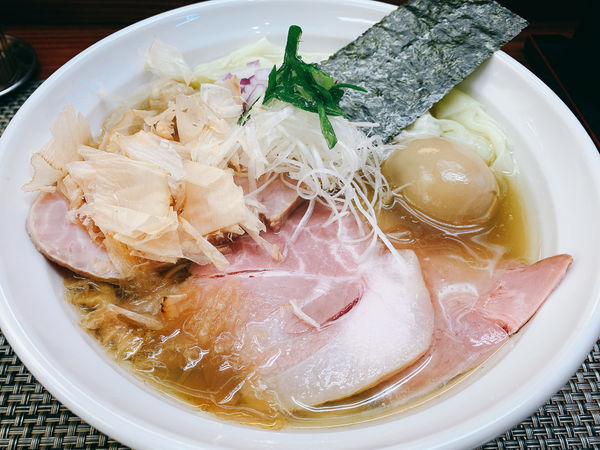 「睡蓮のワンタン魚介鶏塩らあめん」@麺や 睡蓮の写真