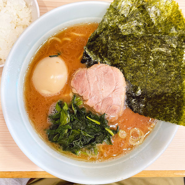 「らーめん（並）＋半熟味玉＋ライス（サービス）」@家系 武の極みの写真