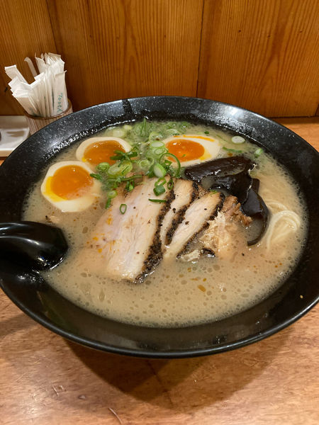 「とんこつ醤油チャーシューめん+味玉」@萬楽 塩田屋の写真