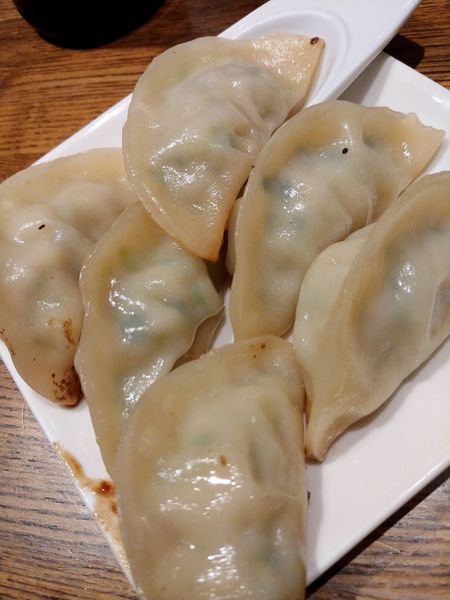 「肉汁たっぷり蒸し焼き餃子」@百々福の写真