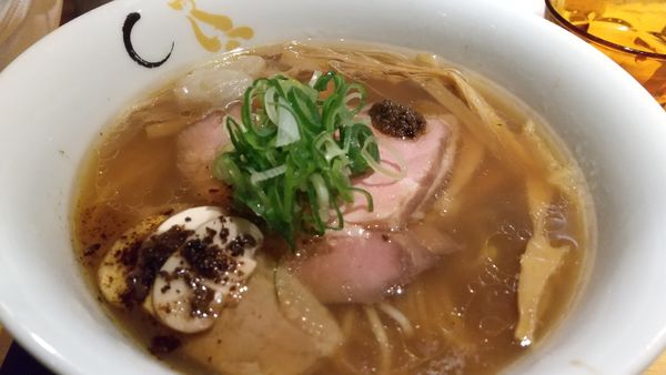 「煮豚そば・醤油」@SOBAHOUSE 金色不如帰 新宿御苑本店の写真