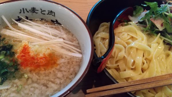 「背脂生姜醤油」@小麦と肉 桃の木の写真