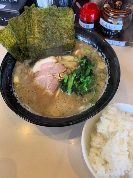 「醤油豚骨 710円 サービスライス付き」@横浜家系らーめん たけ家の写真