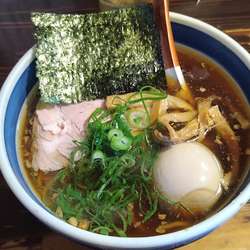 味玉醤油らーめ¥800-