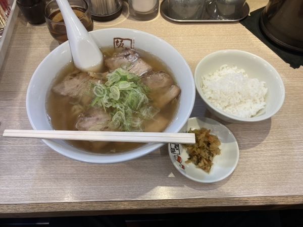「喜多方ラーメン ￥680」@喜多方ラーメン坂内 新宿西口思い出横丁店の写真